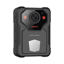 Body Camera Portátil / Grabación a 2K (4 Megapixel) / Pantalla 1.77" TFT / Fotos de Hasta 40 Megapixel / IP67 / H.265 / 128 GB de Almacenamiento / Microfono Integrado