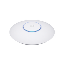 Access Point UniFi 802.11ac Wave 2,  MU-MIMO4X4 con antena Beamforming, hasta 1.7 Gbps, para interior PoE 802.3af, soporta 200 clientes, incluye PoE